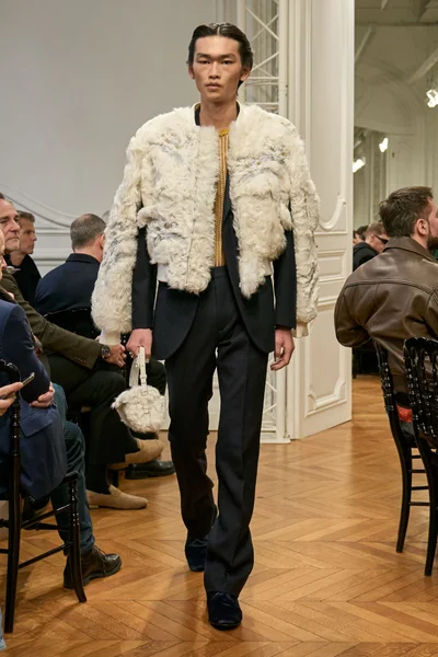Look 17